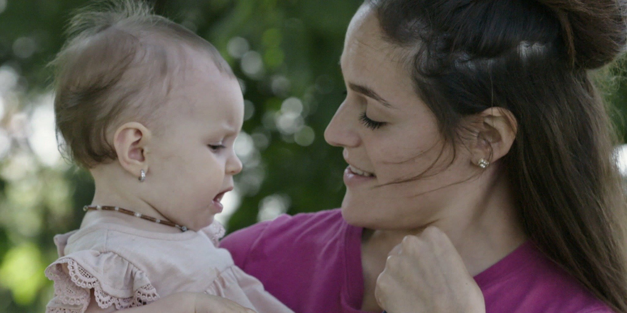 La famille est dans le pré