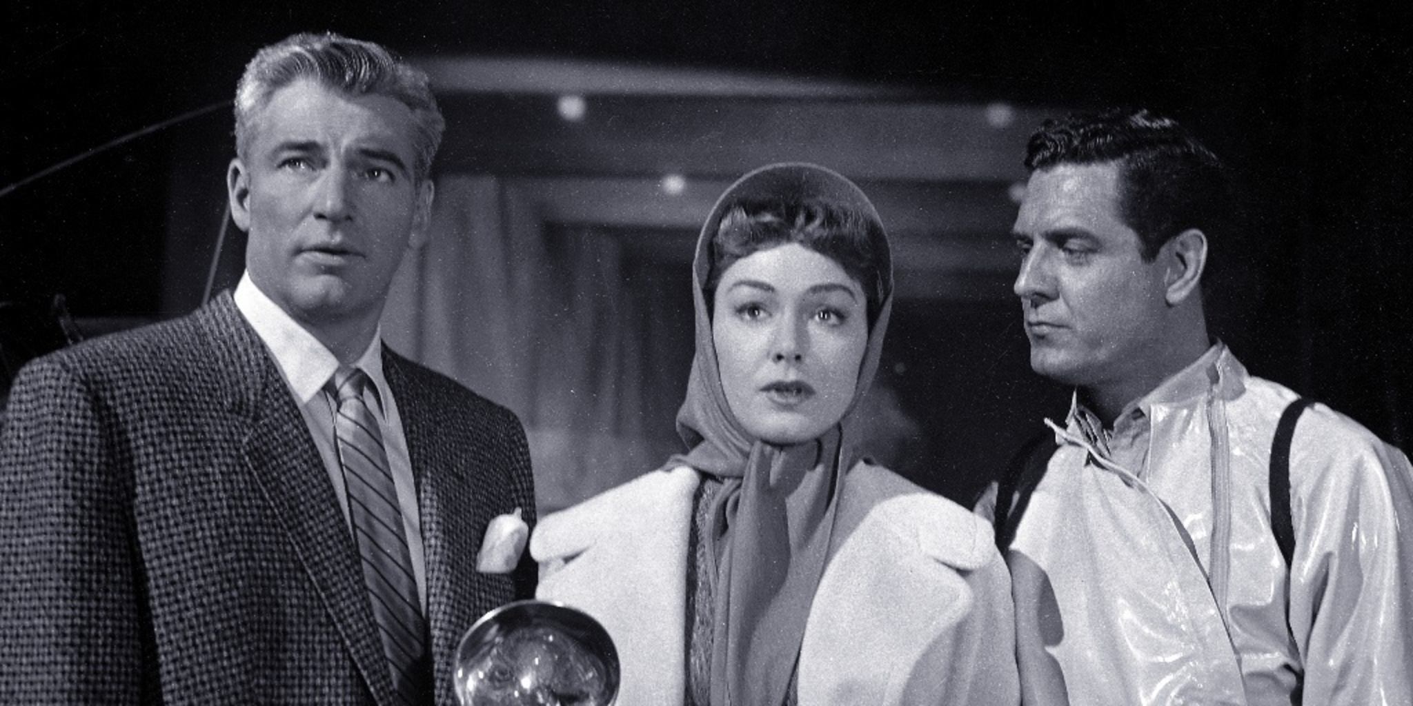 La chose surgit des ténèbres — Frissons TV 05:50