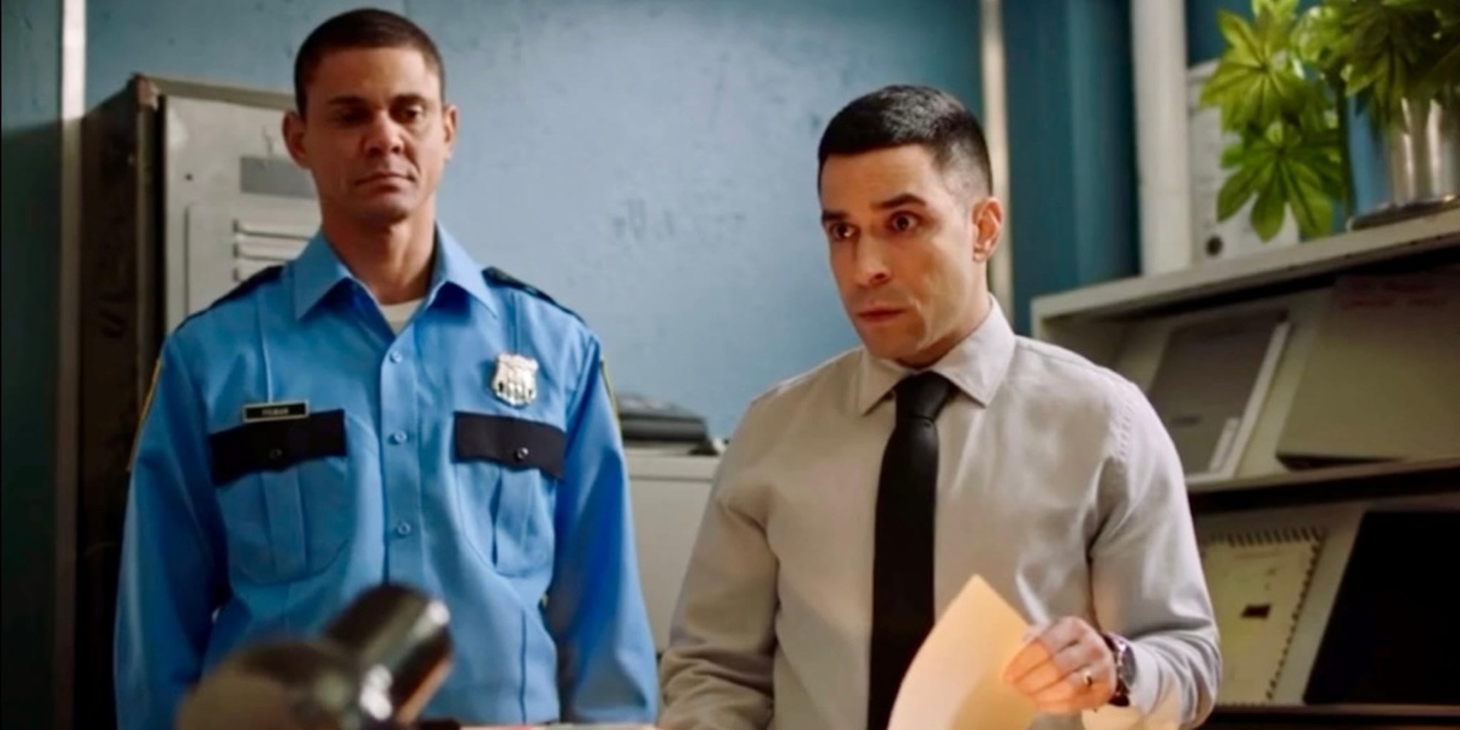 La petite fille à la fenêtre — MAX 08:00