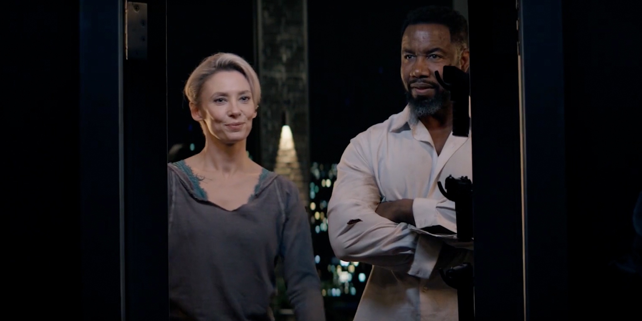 Hostile Takeover — Super Ecran 2 21:25