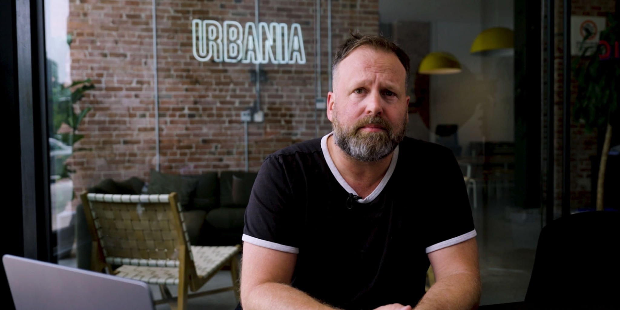 Prêts à coucher avec une femme endormie — Canal Savoir 03:30